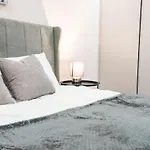 Stylish City-centre - Sleeps 4 - *