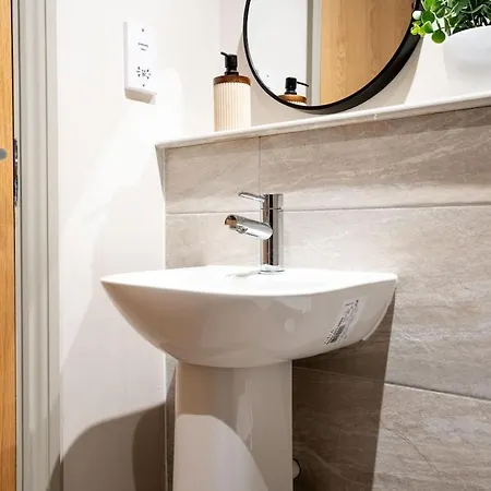 Stylish City-centre - Sleeps 4 - ليدز