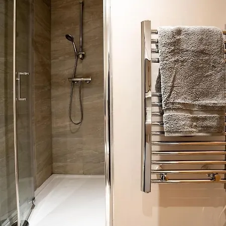 Stylish City-centre - Sleeps 4 - شقة ليدز