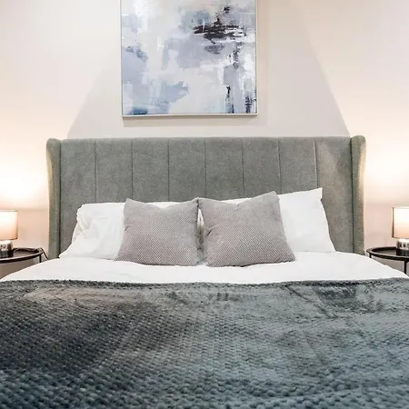 Stylish City-centre - Sleeps 4 - شقة