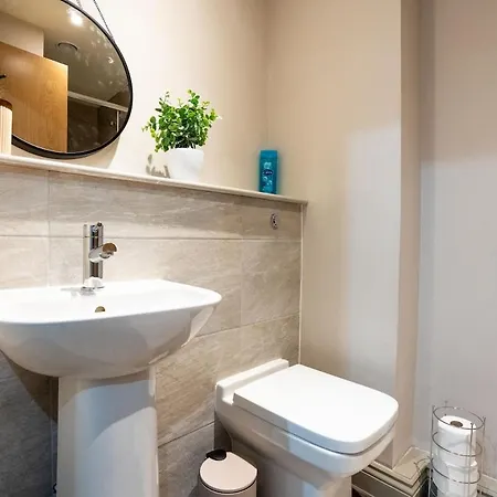 Stylish City-centre - Sleeps 4 - *