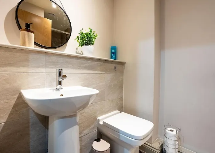 Stylish City-centre - Sleeps 4 - *